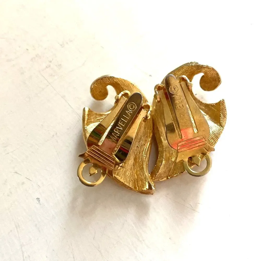 Gorgeous Vintage Signed Marvella clip-on earrings